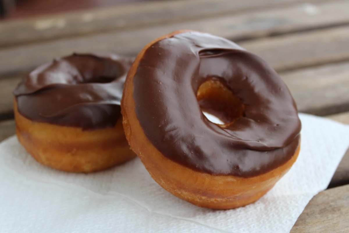 donuts con glassa al cioccolato