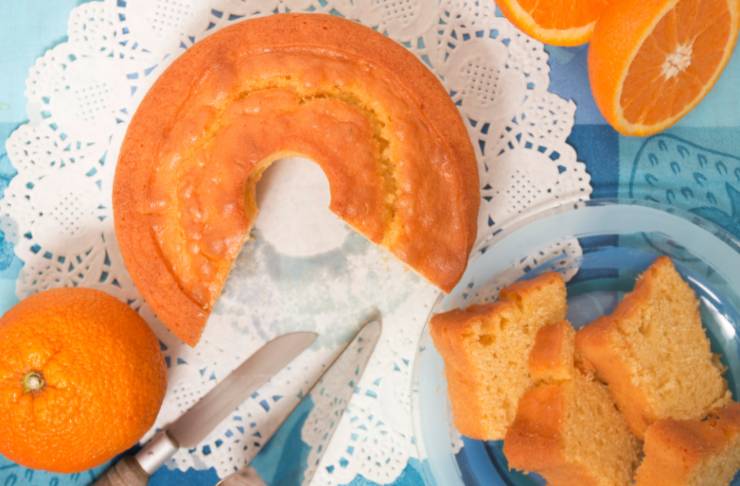 ciambella all'arancia tagliata