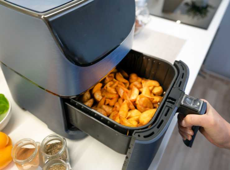 Pulire friggitrice ad aria con il limone - Lamigorgonzola.it